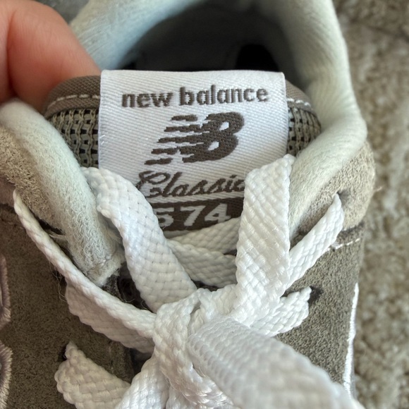 New Balance Toddler Boy 574 Lace up. Grey/white. Size 8. Great condition - Picture 7 of 8